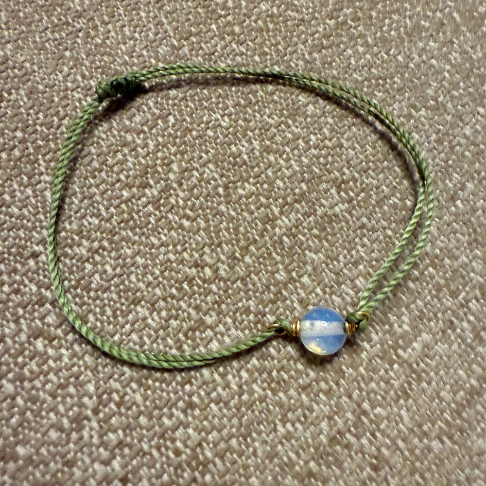 Elegant Green Bracelet with Opalescent Bead